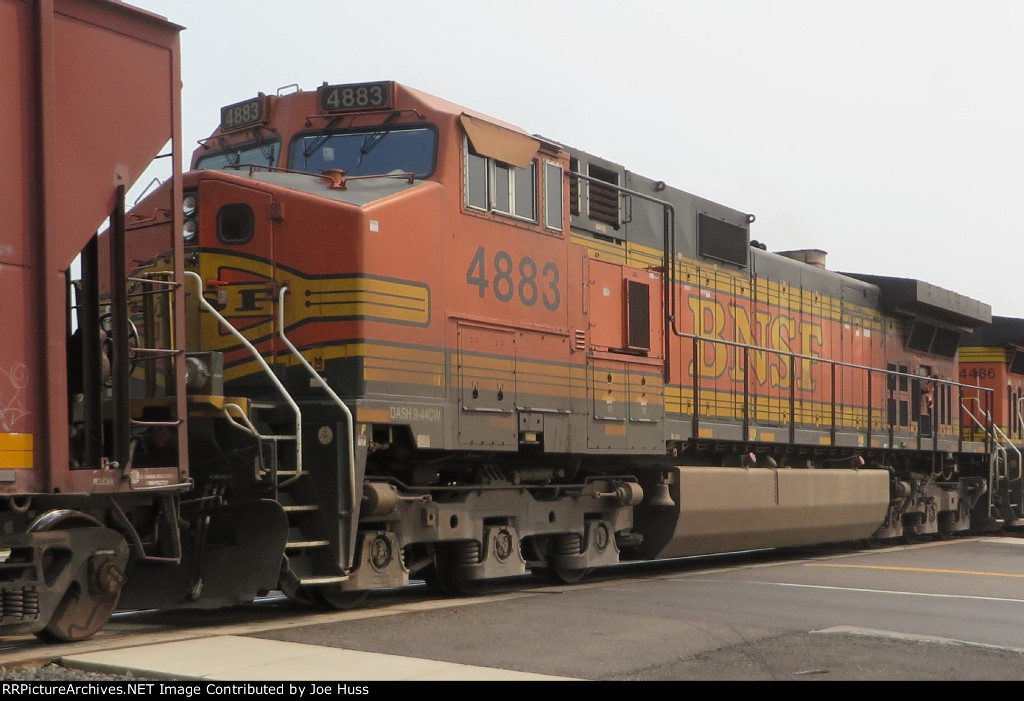 BNSF 4883